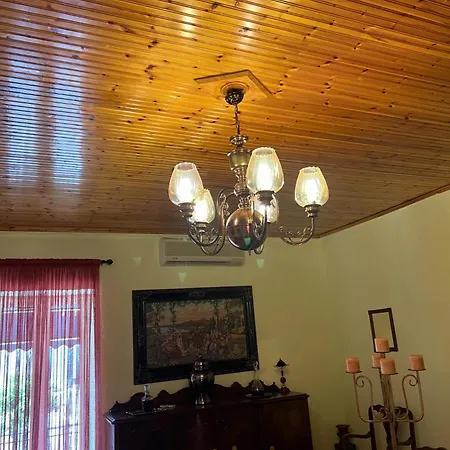 Ellis House * Paralia Akratas